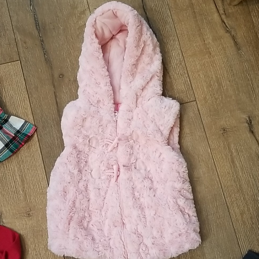 Girls pink faux fur hoodie vest
